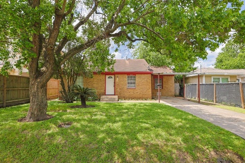 Photo of 4039 Cornell Street, Houston, TX 77022 (MLS # 11481193)