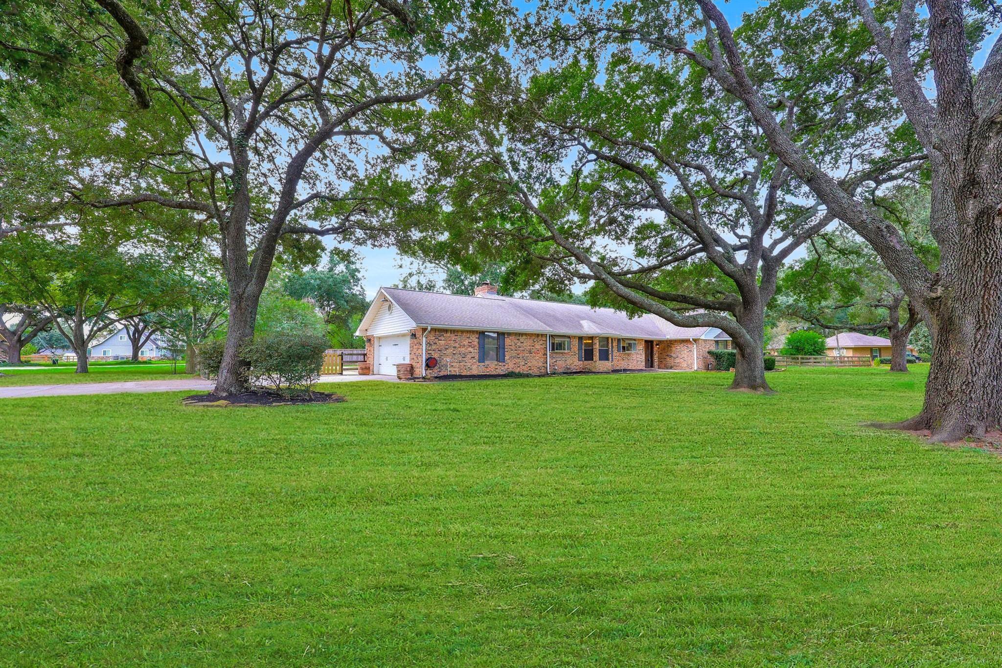 22107 Rosewood Trail