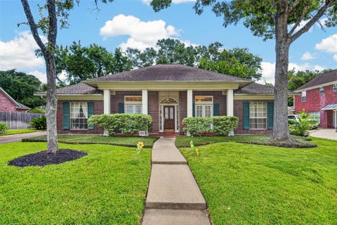 Photo of 15327 Willow Shores Drive, Houston, TX 77062 (MLS # 2637178)