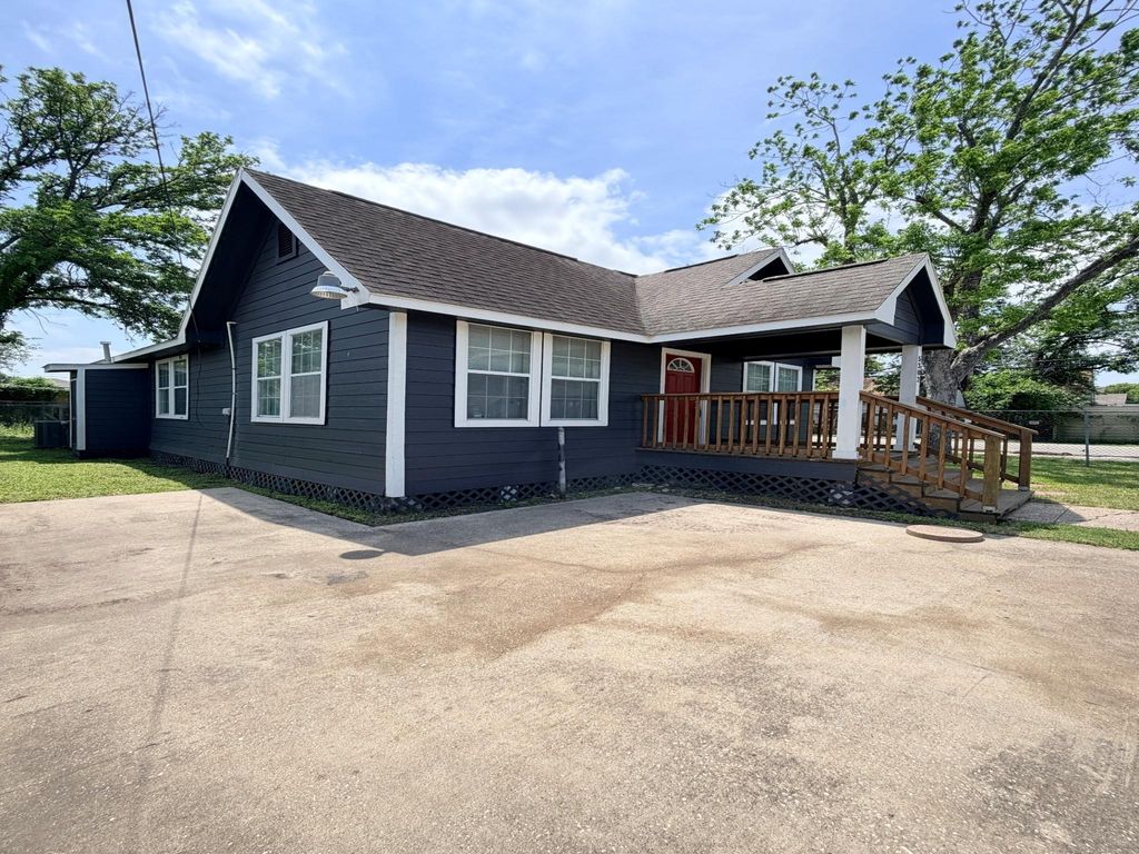 Photo of 5302 Clay Street, Houston, TX 77023 (MLS # 35865916)