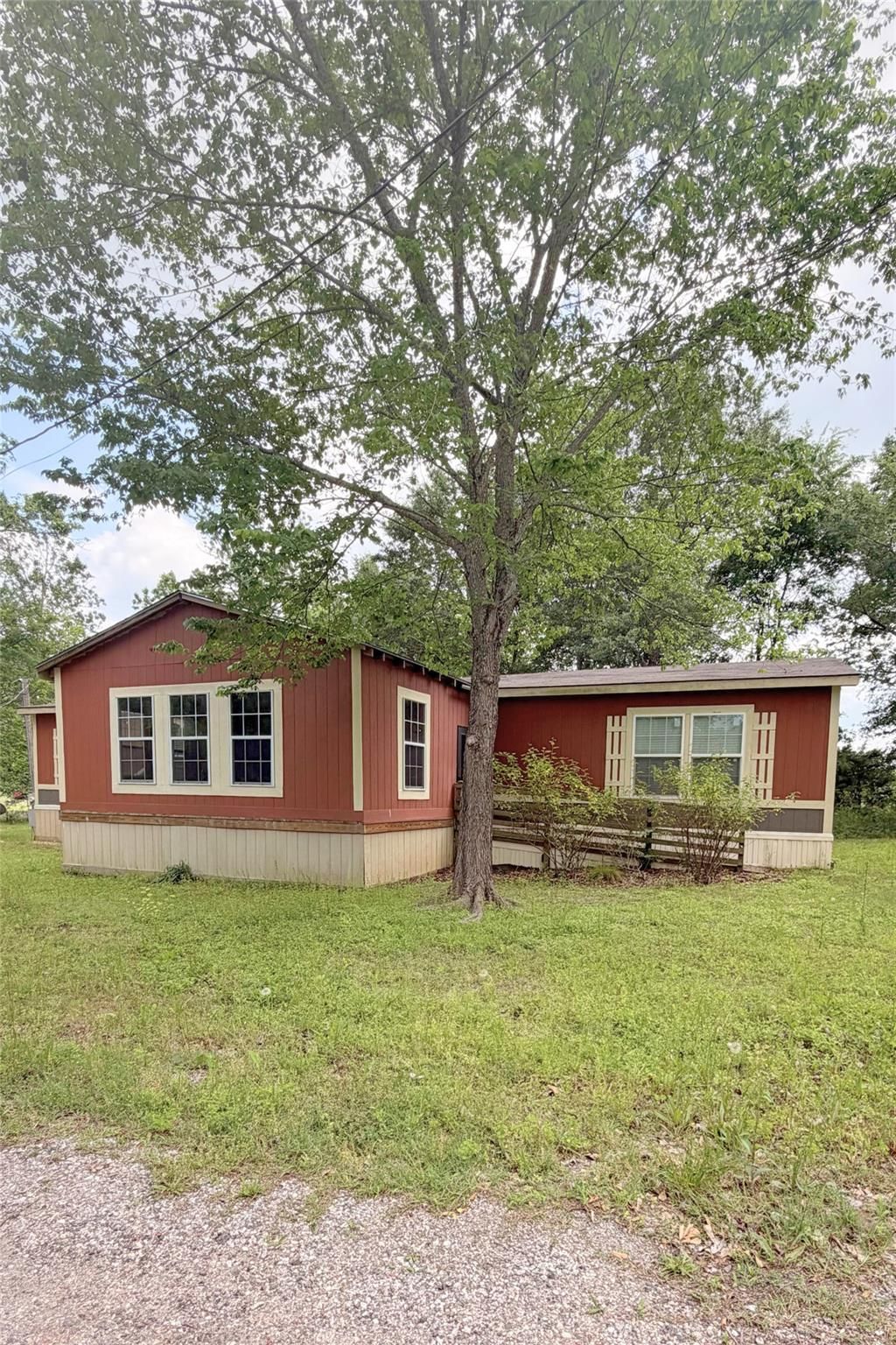 Photo of 9 Gambrell Road, Huntsville, TX 77320 (MLS # 42179406)