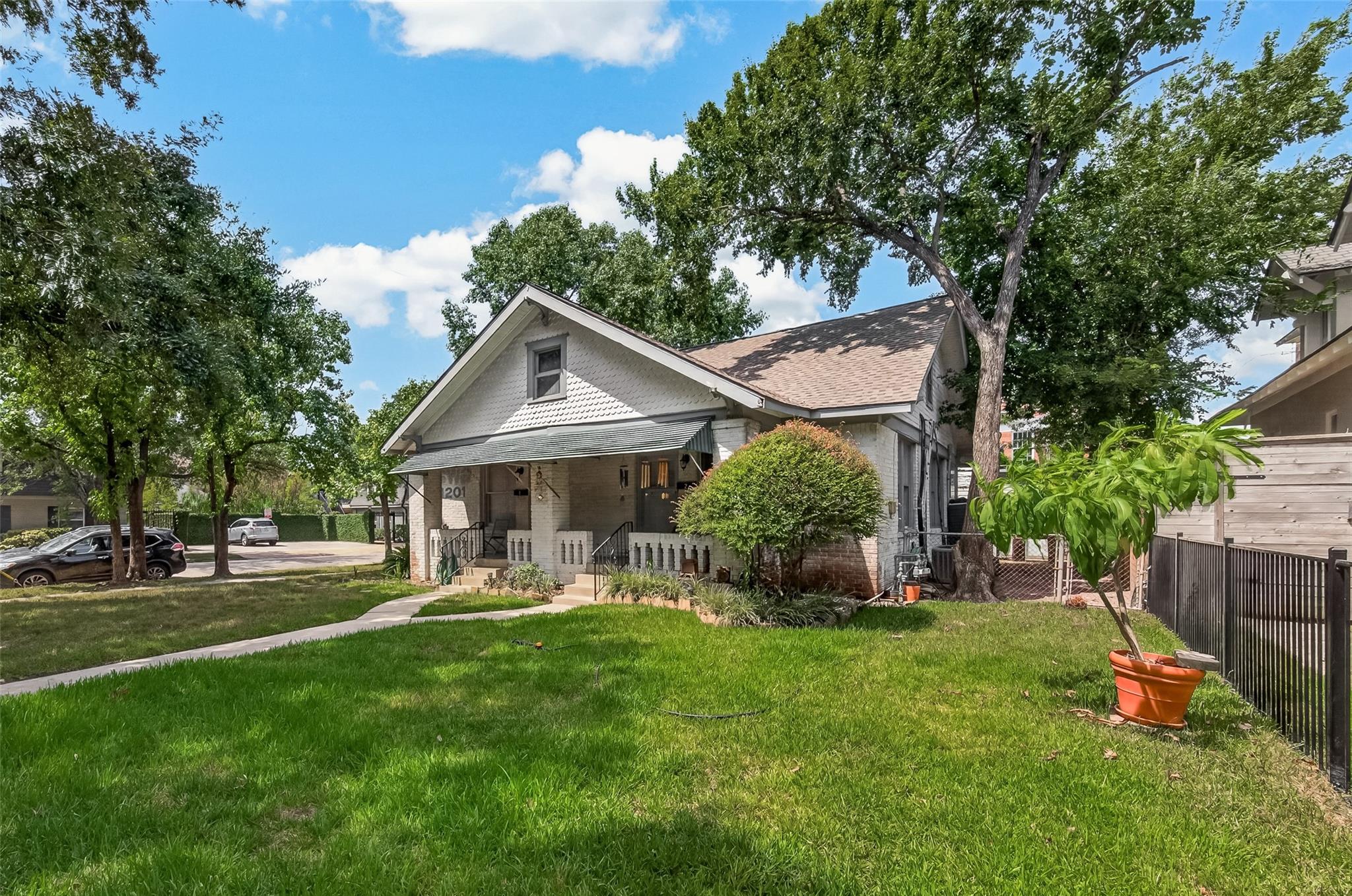 1201 Heights Boulevard 2