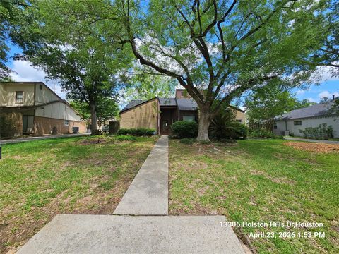 Photo of 13306 Holston Hills Drive, Houston, TX 77069 (MLS # 17937789)