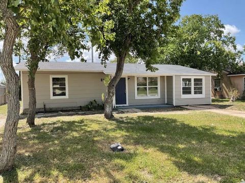 Photo of 815 W 12th Street, Freeport, TX 77541 (MLS # 20397416)