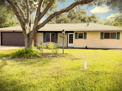 Photo of 1608 Michael Street, El Campo, TX 77437 (MLS # 56444133)