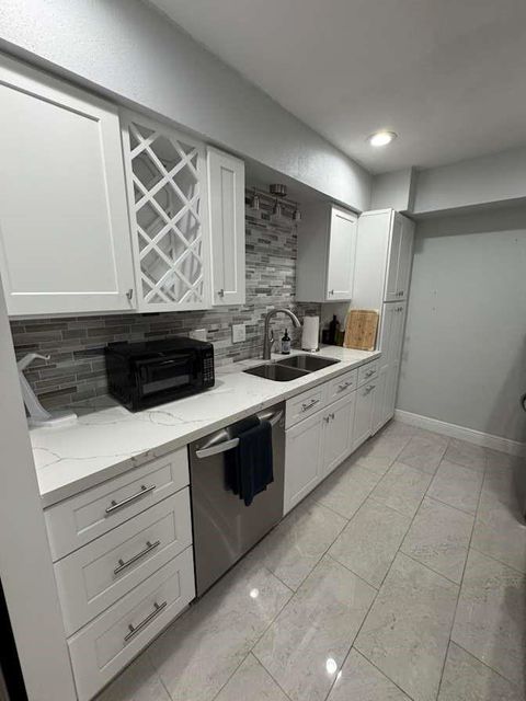 Photo of 355 N Post Oak Lane #641, Houston, TX 77024 (MLS # 89824689)