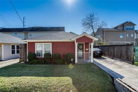 Photo of 910 W 9th Street, Houston, TX 77007 (MLS # 85116580)
