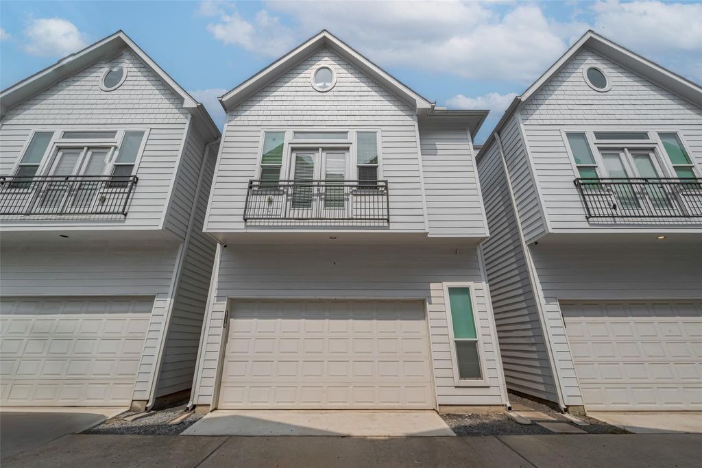 Photo of 854 W 20th Street, Houston, TX 77008 (MLS # 16075918)