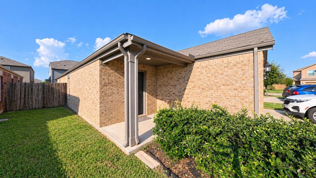 Photo of 6247 El Platino Drive, Houston, TX 77048 (MLS # 25653416)