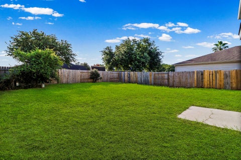 Tiny photo for 18327 Atasca Woods Trace, Humble, TX 77346 (MLS # 43778369)