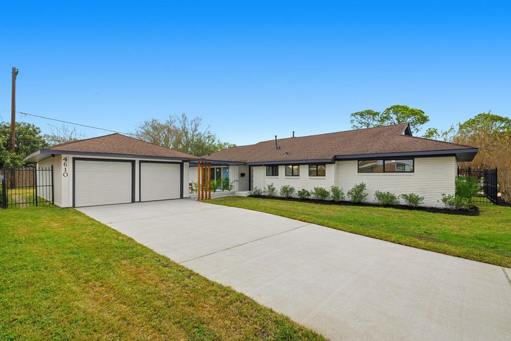 Photo of 4610 Creekbend Drive, Houston, TX 77035 (MLS # 62853946)