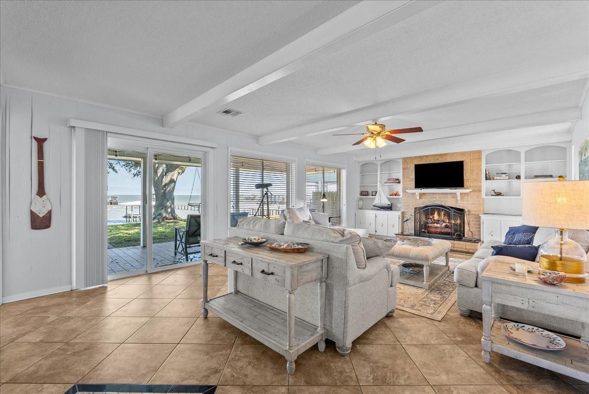 2823 Bayshore Drive