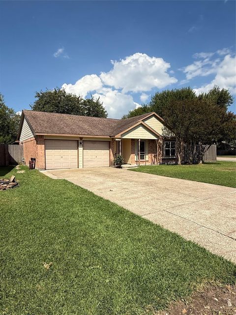 Photo of 10941 Rosewood Court, La Porte, TX 77571 (MLS # 48041488) Photo of 10941 Rosewood Court, La Porte, TX 77571 (MLS # 48041488)