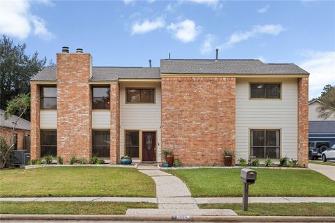 Photo of 1610 E Hedgecroft Drive, El Lago, TX 77586 (MLS # 43235596)