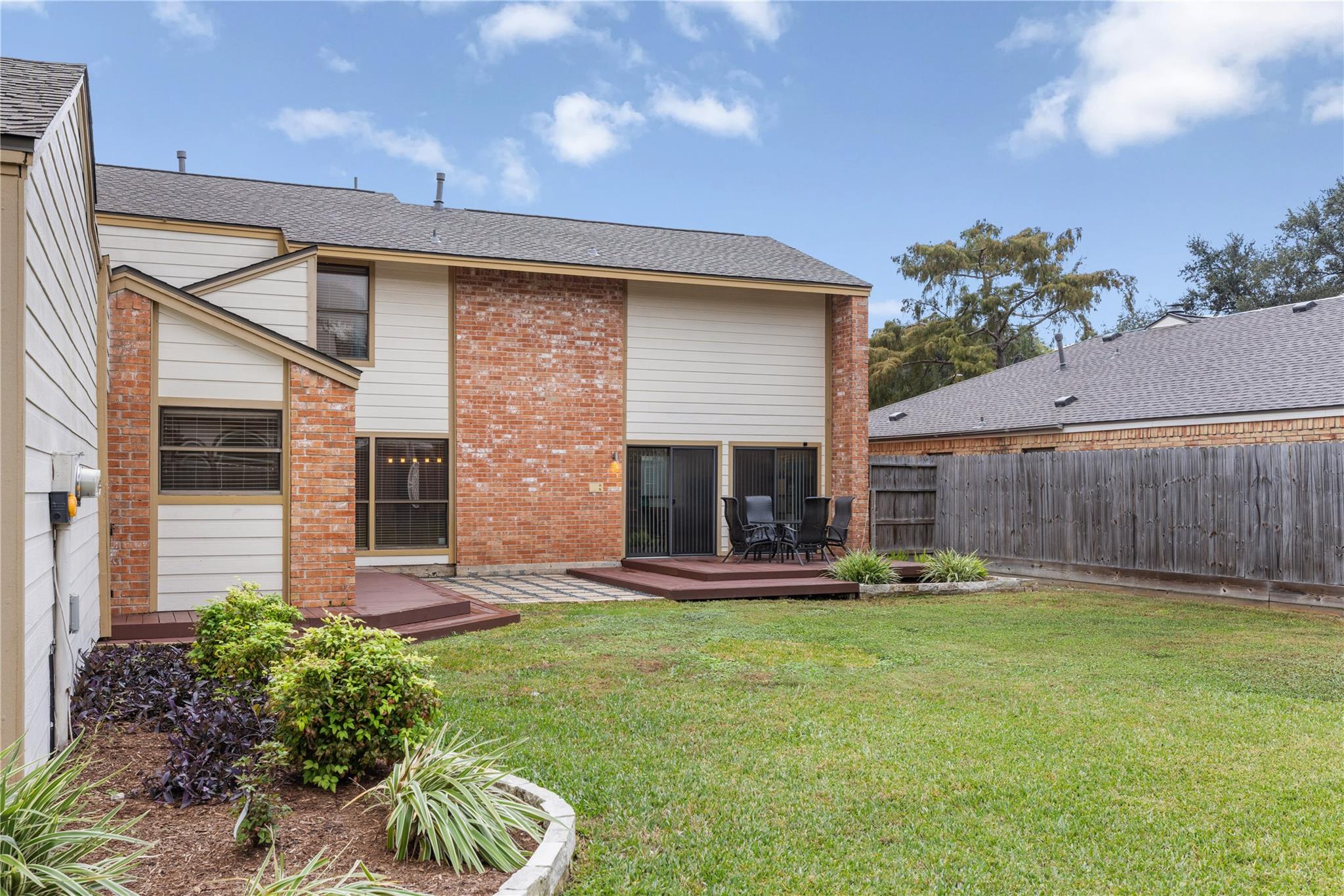 1610 E Hedgecroft Drive