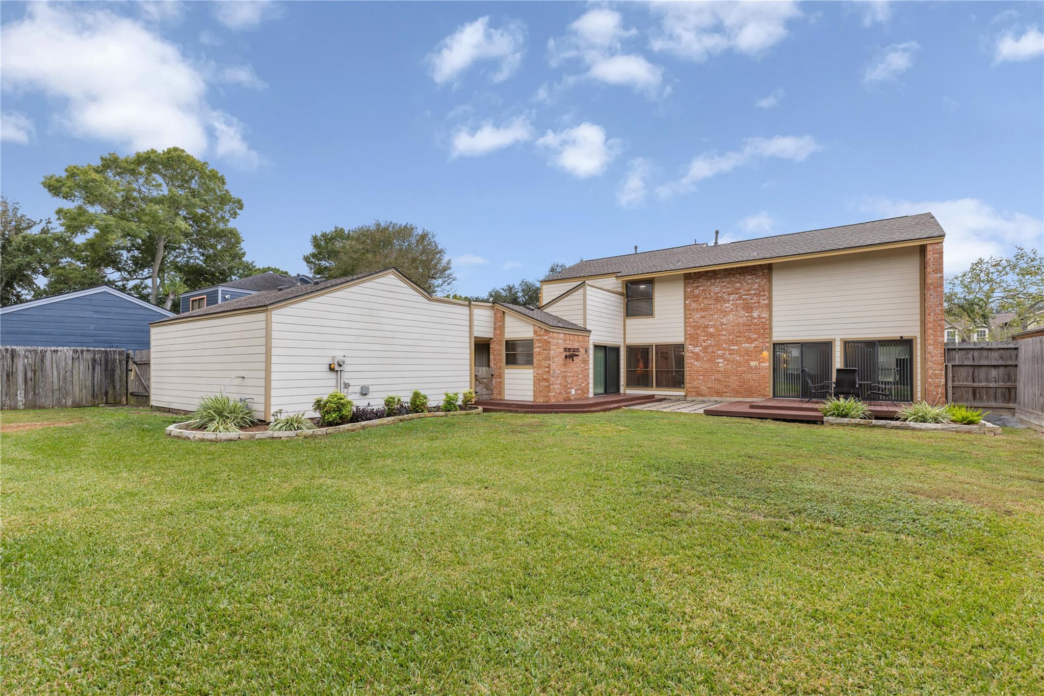 1610 E Hedgecroft Drive