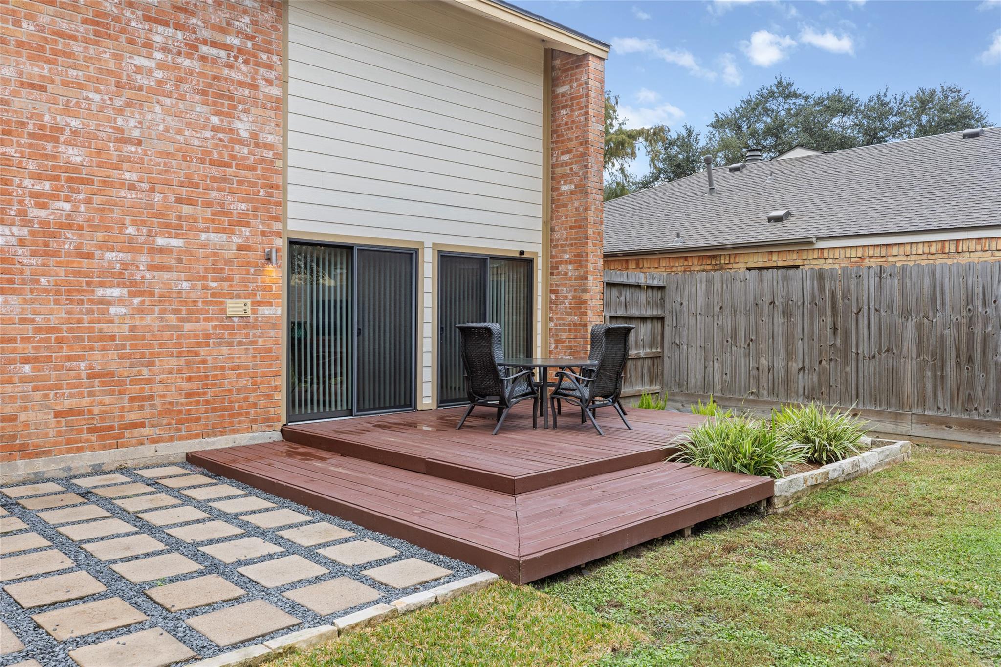 1610 E Hedgecroft Drive