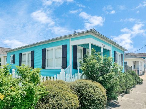 Photo of 1504 Christopher Columbus Boulevard, Galveston, TX 77550 (MLS # 91126297)