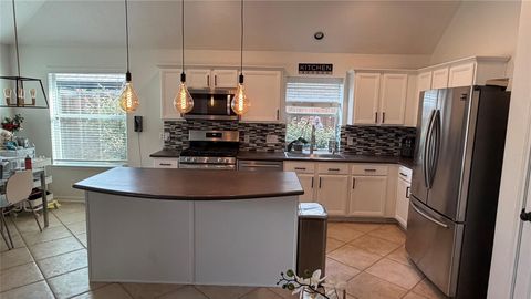 Photo of 842 Crystal Bay Lane, League City, TX 77573 (MLS # 92302327)
