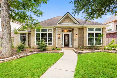 Homes For Sale - 1127 Glendale Drive<br/> Sugar Land, TX 77479