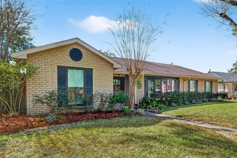 Photo of 5907 Beaudry Drive, Houston, TX 77035 (MLS # 35280933)