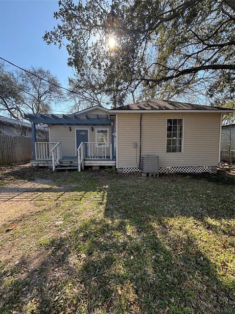 Photo of 4106 Darby Street, Bacliff, TX 77518 (MLS # 29326738)