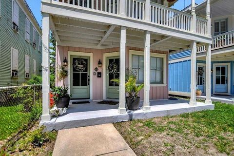 Photo of 1606 Avenue L #up, Galveston, TX 77550 (MLS # 8721960)