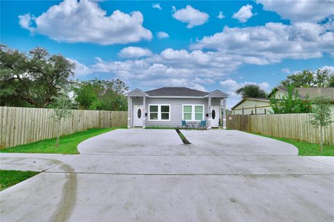 Photo of 113 Bolden St St #A, Houston, TX 77029 (MLS # 17421772)