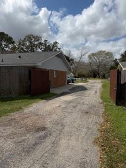 Tiny photo for 9727 Radiio Street, Houston, TX 77075 (MLS # 58542484)