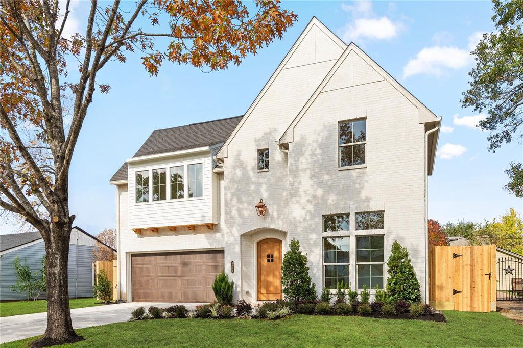 Photo of 1614 Cheshire Lane, Houston, TX 77018 (MLS # 45789081)