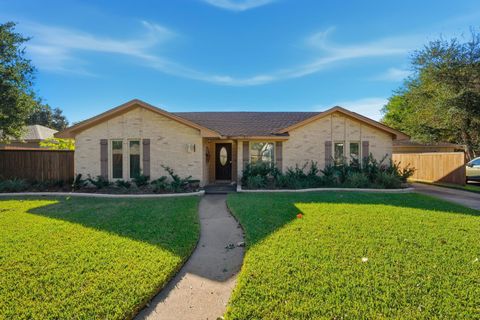 Photo of 12414 Tottenham Drive, Houston, TX 77031 (MLS # 76488433)