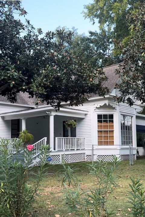 Photo of 2421 Avenue G, Bay City, TX 77414 (MLS # 96793761)