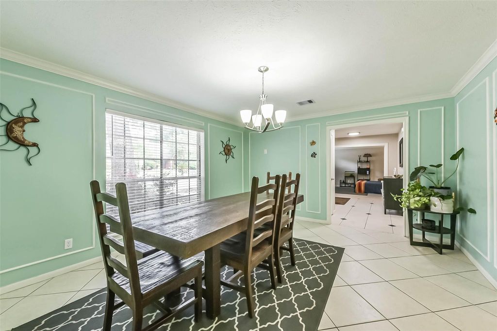 Photo of 3319 Woodland View Drive, Houston, TX 77345 (MLS # 13836035)