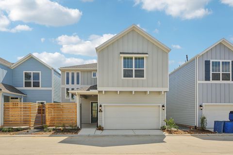 Photo of 628 Topwater Trail, Kemah, TX 77565 (MLS # 41688033)