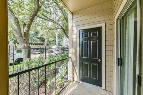 Photo of 3231 Allen Parkway #6103, Houston, TX 77019 (MLS # 14046523)