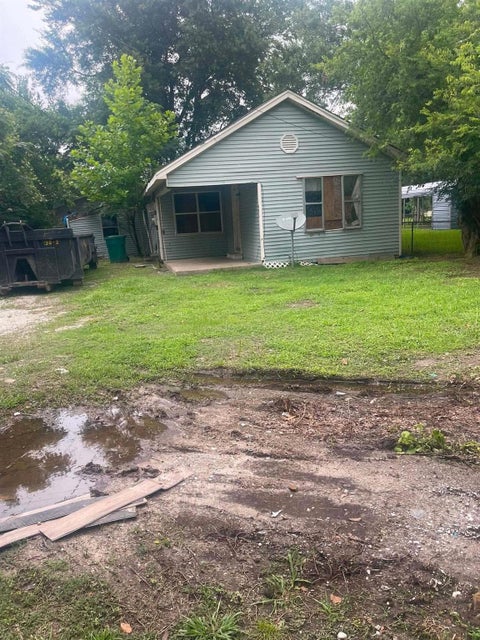 Photo of 406 4th Street, Orange, TX 77630 (MLS # 37899429)