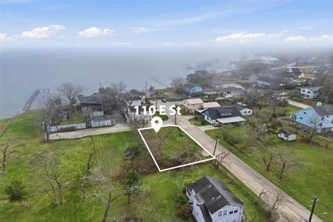Photo of 110 W E Street, La Porte, TX 77571 (MLS # 26741911)
