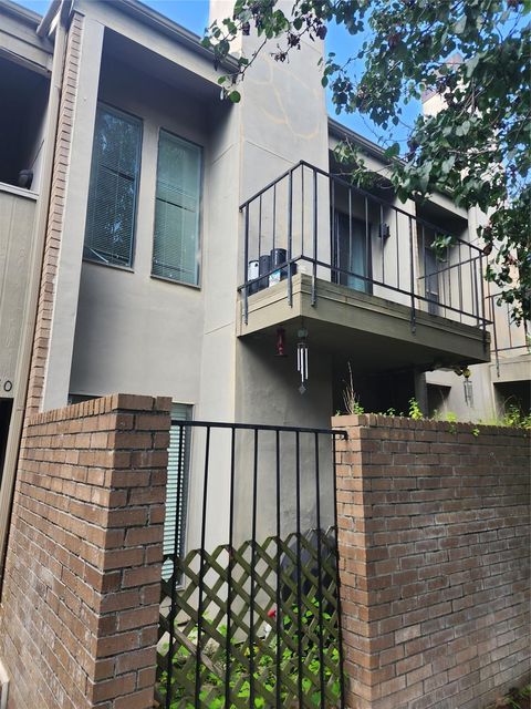 Photo of 10811 Richmond Avenue #40, Houston, TX 77042 (MLS # 86892232)