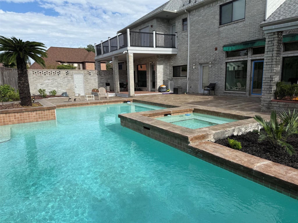 Photo of 8102 Lake Edge Court, Houston, TX 77071 (MLS # 54655215)