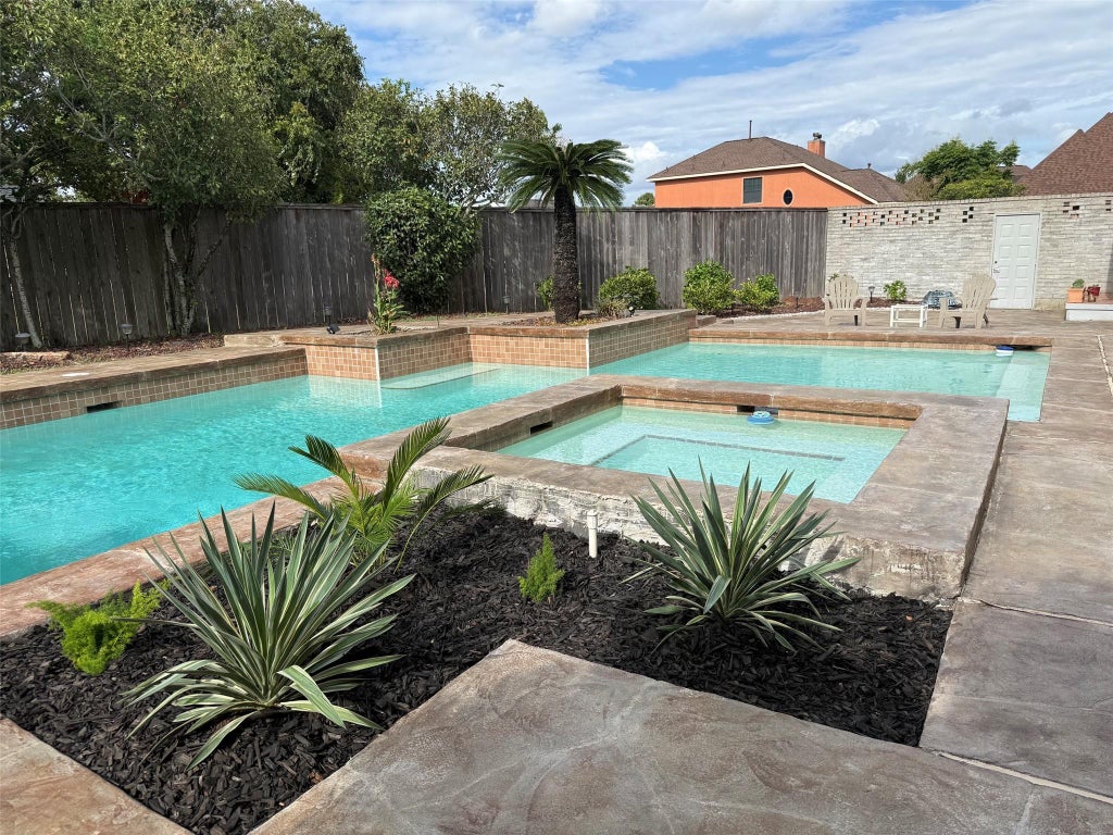 Photo of 8102 Lake Edge Court, Houston, TX 77071 (MLS # 54655215)