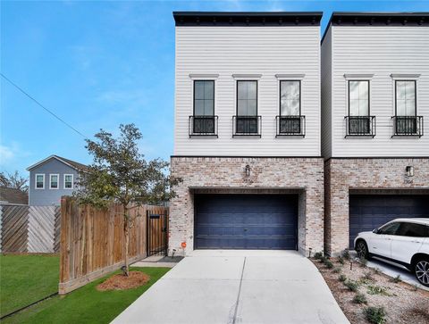Photo of 1306 Laird Street, Houston, TX 77008 (MLS # 80537894)