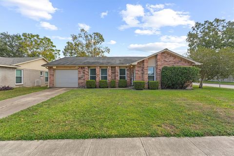 Photo of 1023 E Belgravia Drive, Pearland, TX 77584 (MLS # 43726827)