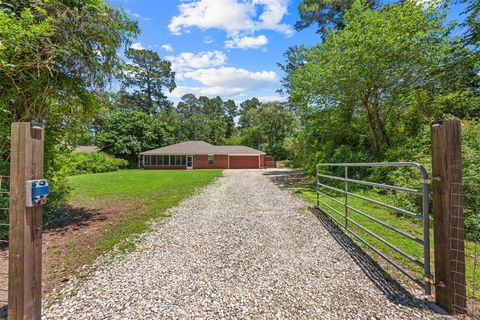 Photo of 125 Ridgewood Drive, Magnolia, TX 77355 (MLS # 36390257)