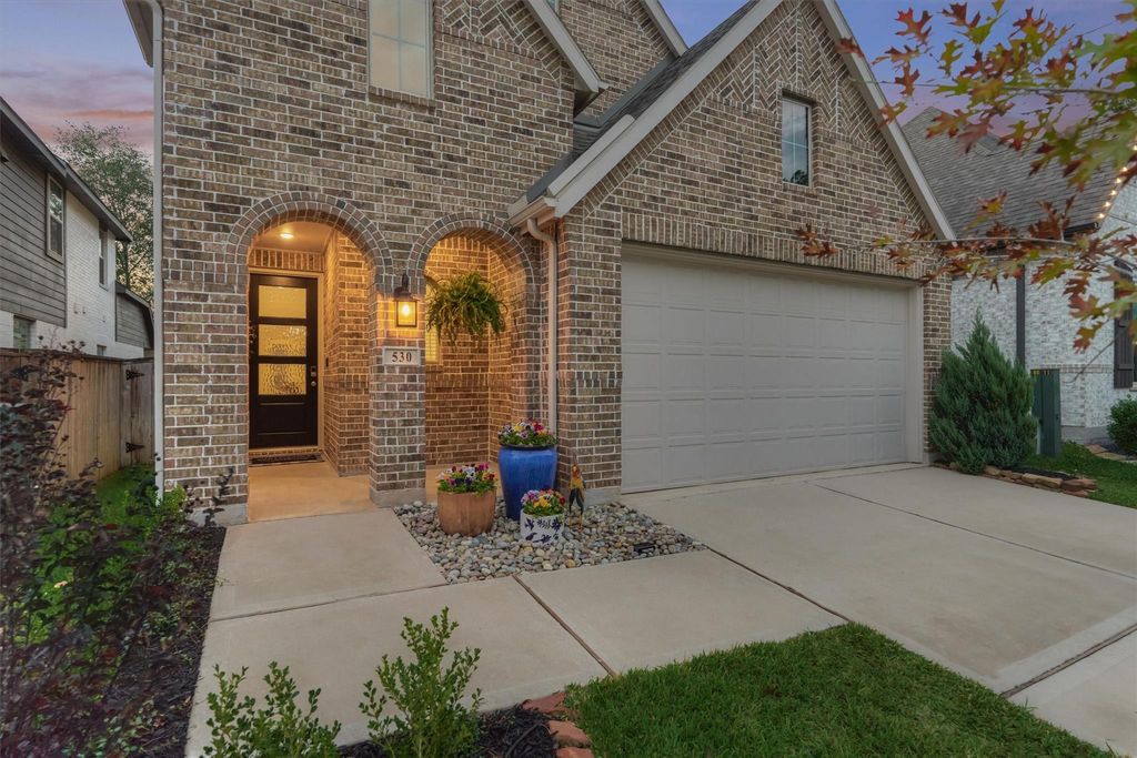 Photo of 530 W Cascade Heights Drive, Montgomery, TX 77316 (MLS # 90309485)