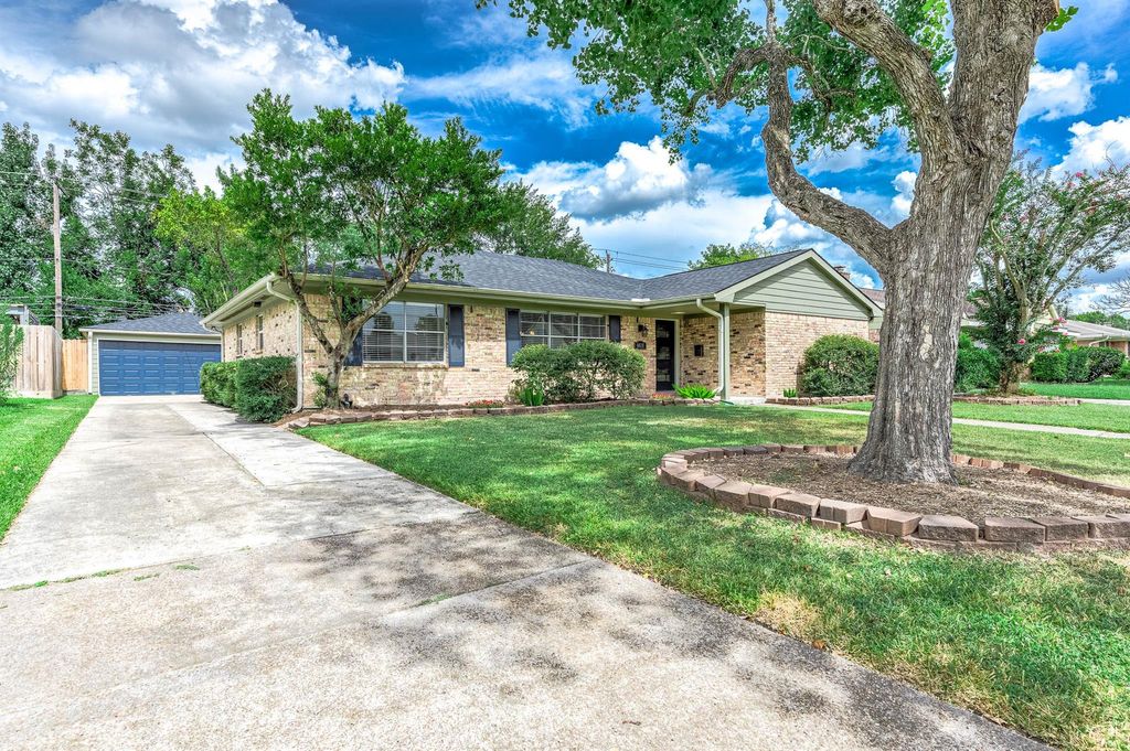 Photo of 6030 Warm Springs Road, Houston, TX 77035 (MLS # 48886026)