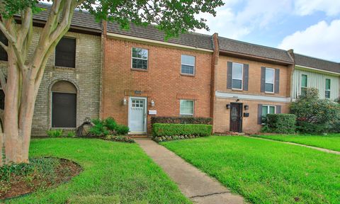 Photo of 10024 Bob White Drive, Houston, TX 77096 (MLS # 28411850)