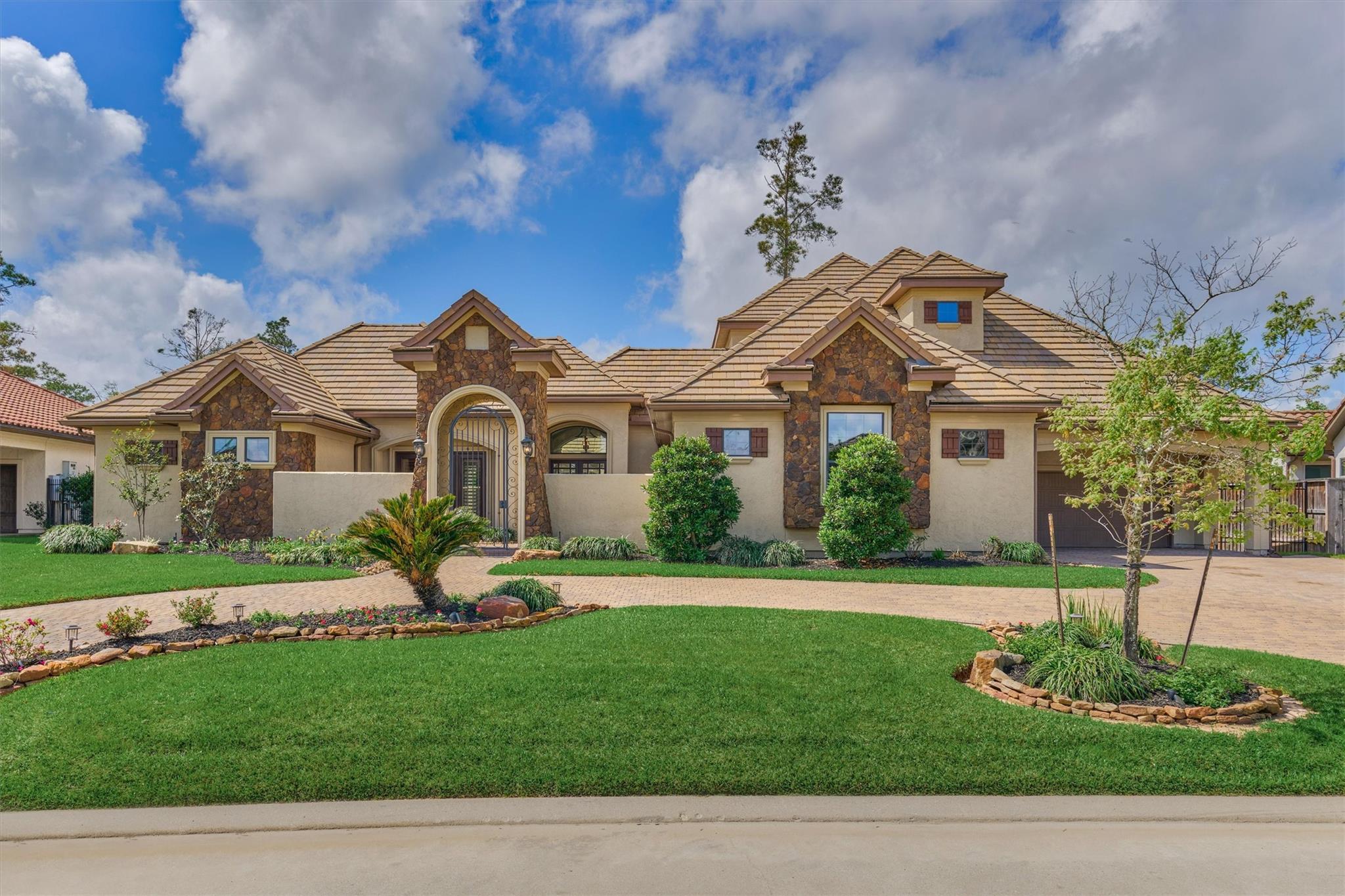 25 Post Shadow Estate Drive