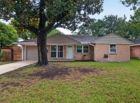 Photo of 11227 Greenwillow Street, Houston, TX 77035 (MLS # 30077137)