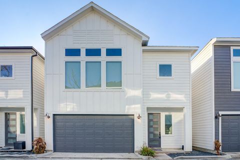 107 W Whitney Street E Houston TX 77018