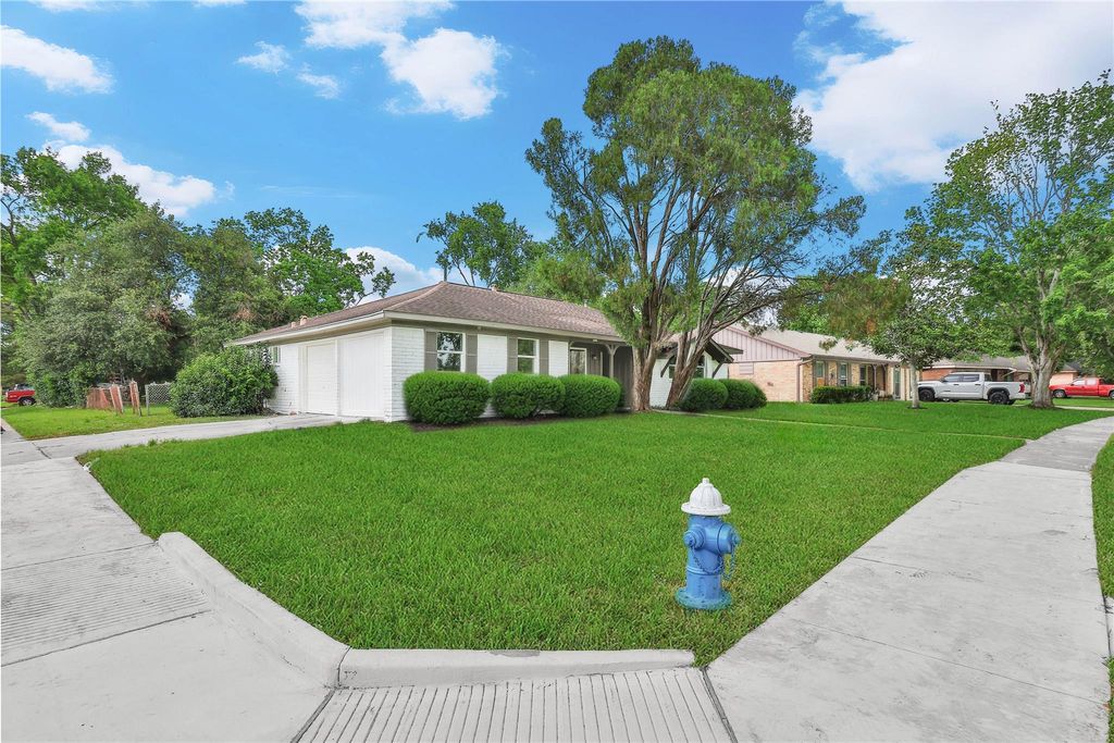 Photo of 5703 Oakham Street, Houston, TX 77085 (MLS # 7866480)